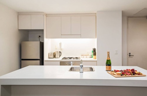 Darling Harbour Apartment | Mediterranean Oasis | Darling Harbour w Pool & Gym