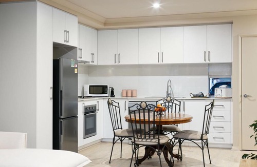 Bassendean Apartment | Mediterranean Retreat Pet-Friendly near Swan Valley