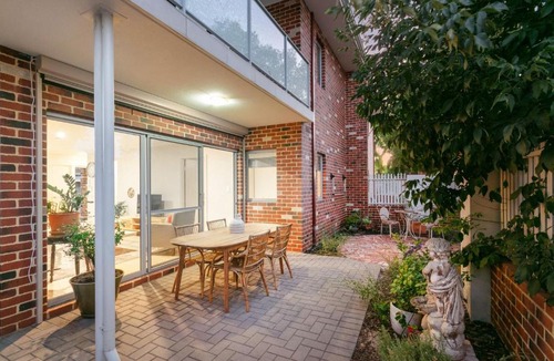 Bassendean Apartment | Mediterranean Retreat Pet-Friendly near Swan Valley