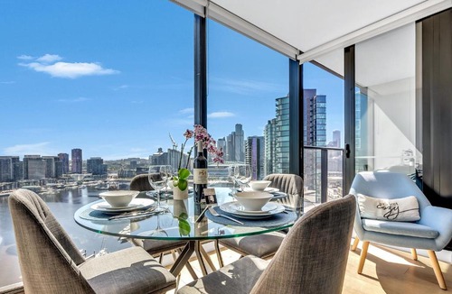 Docklands Apartment | Melbourne Lifestyle Apartments - Best Views on Collins
