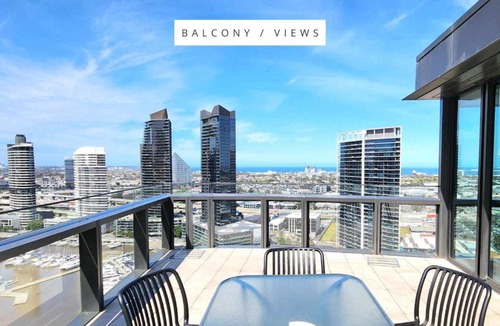 Docklands Apartment | Melbourne Lifestyle Apartments - Best Views on Collins