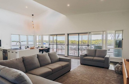 Meldale House | Meldale · Waterfront house Pumicestone passage