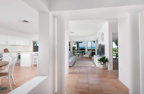 Corlette House | Memories on the Beachfront