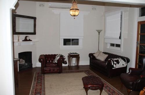 West Wyalong Bed & Breakfast | Mentor Chambers Apartment Bed & Breakfast