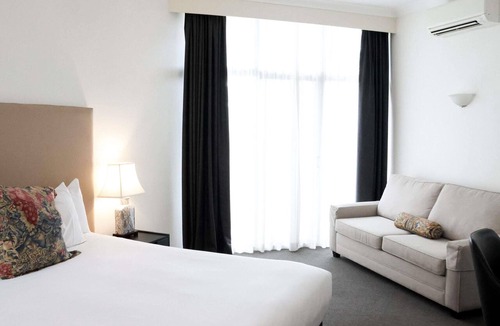 Pokolbin Hotel | Mercure Hunter Valley Gardens