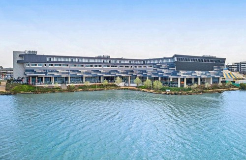 Caroline Springs Hotel | Mercure Melbourne Caroline Springs
