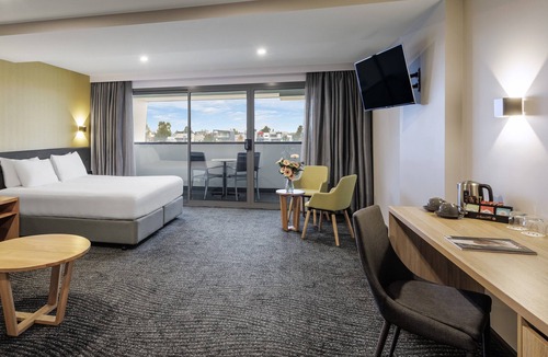 Caroline Springs Hotel | Mercure Melbourne Caroline Springs