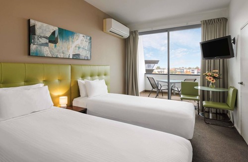Caroline Springs Hotel | Mercure Melbourne Caroline Springs