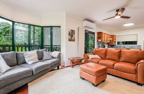 Agnes Water Apartment | Merindah Pet-Friendly Central 4BDR for 10 in Agnes Water Walk Everywhere
