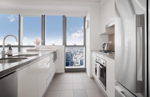Brisbane Central Business District Apartment | Meriton Soleil Breathtaking Views Heated Pool Gym C36