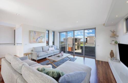 Warrnambool Apartment | Merri Seaview - seaside accommodation near the CBD