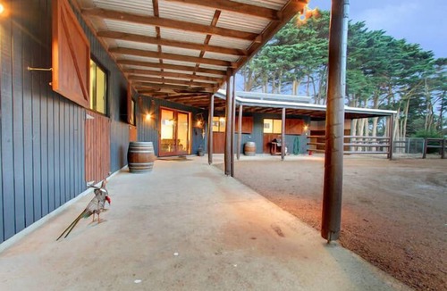 Merricks North House | Merricks Stable - The Stables