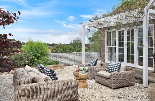Bowral House | Merrigang Cottage – large comfortable cottage with a timeless feel and quality interior design