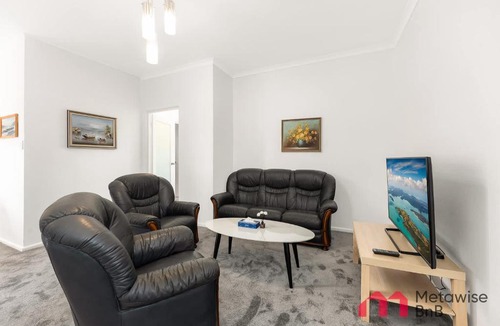 Brighton-le-Sands Apartment | Metawise 2BR Apt Steps to Brighton-Le-Sands Beach