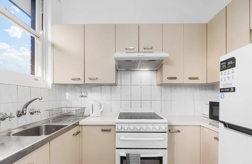 Brighton-le-Sands Apartment | Metawise 2BR Apt Steps to Brighton-le-sands Beach