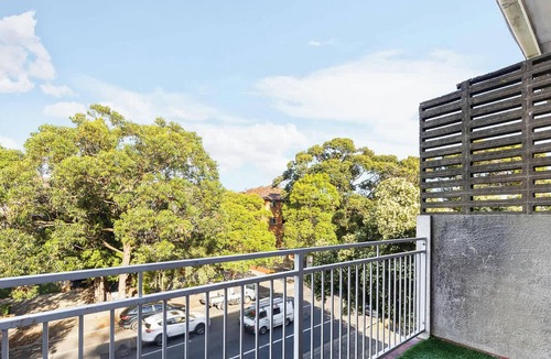 Brighton-le-Sands Apartment | Metawise 2BR Apt Steps to Brighton-le-sands Beach