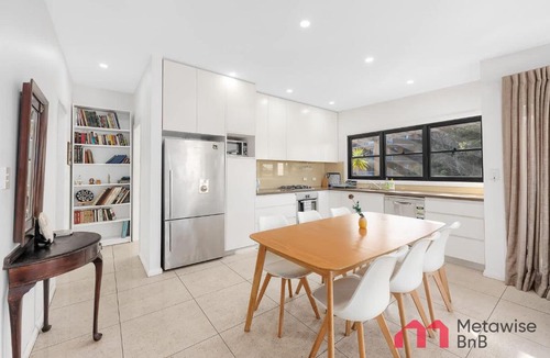 Bondi Junction Apartment | MetaWiseBnB Bondi Junction Penthouse style apartment