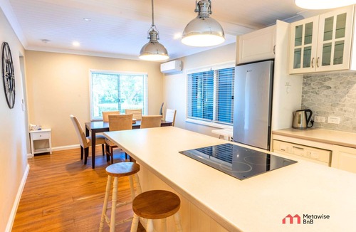 Deception Bay House | MetaWiseBnB Waterfront 3BR Coastal Escape