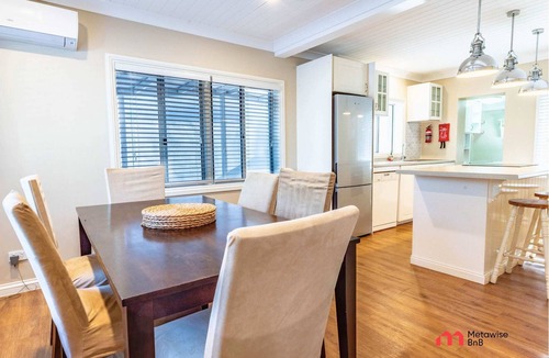 Deception Bay House | MetaWiseBnB Waterfront 3BR Coastal Escape