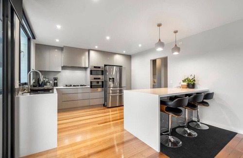 Lenah Valley Apartment | Meticulously Upgraded Home with Valley Views