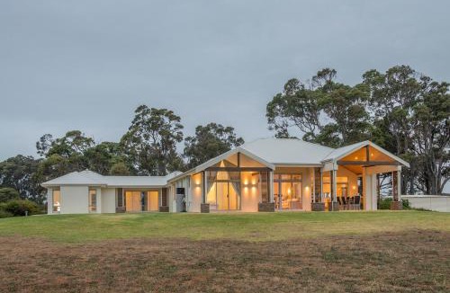 Wilyabrup House | Metricup House - elegant country retreat