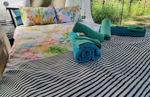 Mount Morgan Bed & Breakfast | Meyenburg Luxury Tent with shared bathroom/kitchen/lounge