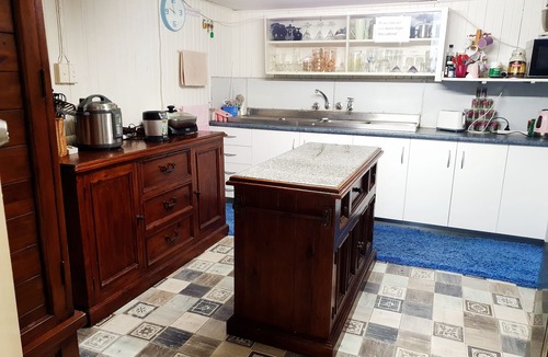 Mount Morgan Bed & Breakfast | Meyenburg Luxury Tent with shared bathroom/kitchen/lounge
