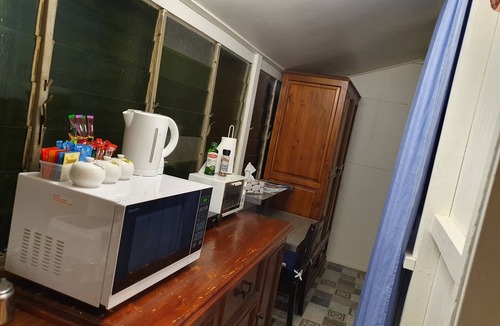 Mount Morgan Cabin | Meyenburg Unit 4, 1 Double Beds, 1 Single 3 pax