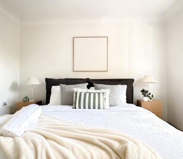 Brisbane Apartment | Mi Casa Su Casa - 2BR Sleeps 6 - Free Parking - CBD