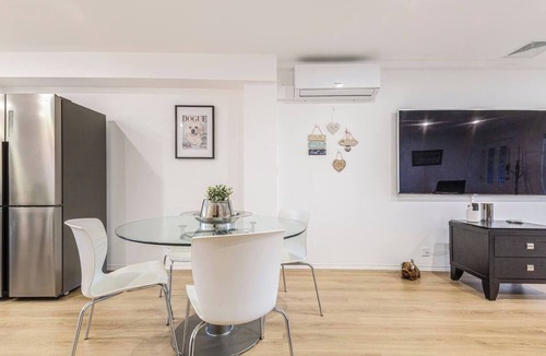 Port Melbourne House | Mias Place Victorian Terrace with Modern Comfort