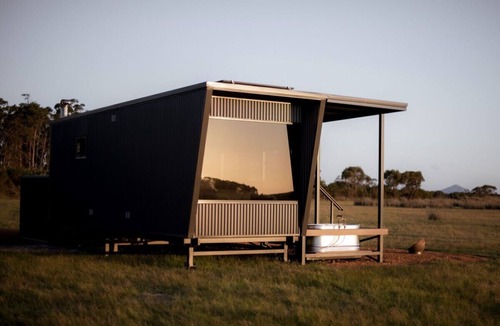 Merivale Cabin | Michael the Tiny Cabin in Esperance