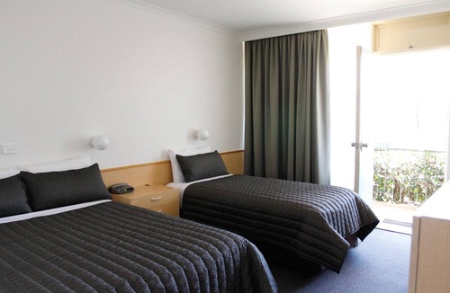 Queanbeyan Hotel | Mid City Motor Inn