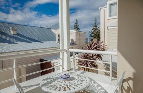 Middleton Beach House | Midd's on the Beach - luxury beach front apartment