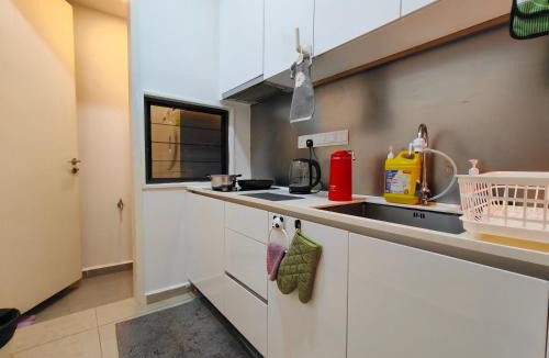 Kampung Pasir Apartment | Midvalley Luxury Maxine Suite