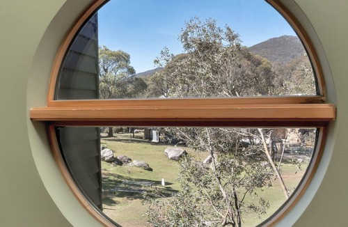 Thredbo Ski Chalet | Milkwood 3 Chalet - Woodridge