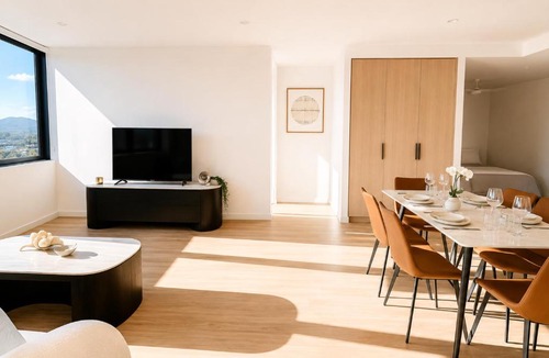 Milton Apartment | Milton Oasis level 16- Luxury Apt near Milton Station