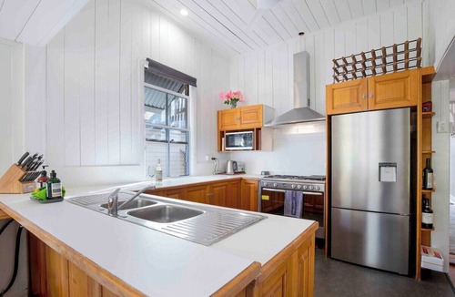 Milton House | Milton Top Floor 4Bd- 300m to Suncorp Stadium