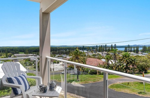 Yamba Apartment | Mingara 4 - Front-Row Seats to Yambas Sunsets - Holiday Yamba