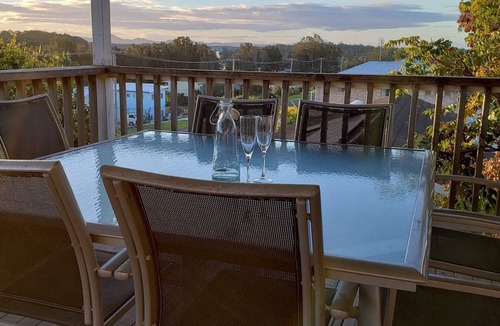 Coomba Park House | Minimbah - quiet, family friendly lakehouse