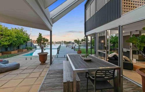 Minyama Villa | Minyama Magic - Waterfront Stay!