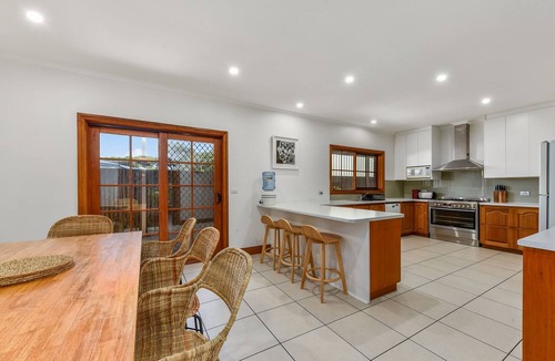 Waterhouse House | Mira Mara - 100m to Hooper's Beach - Pets Welcome - Outside Only
