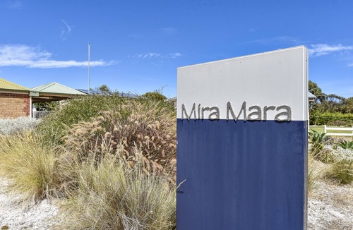 Waterhouse House | Mira Mara - 100m to Hooper's Beach - Pets Welcome - Outside Only