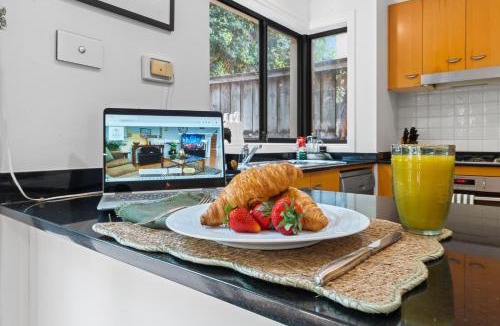 Miranda Apartment | Miranda Stylish 2 Bed near Cronulla & Airport