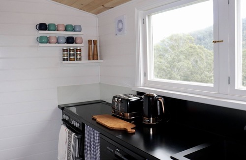 Krambach House | Misty Mountain 2br Cottage with large entertaining deck Krambach Mountain