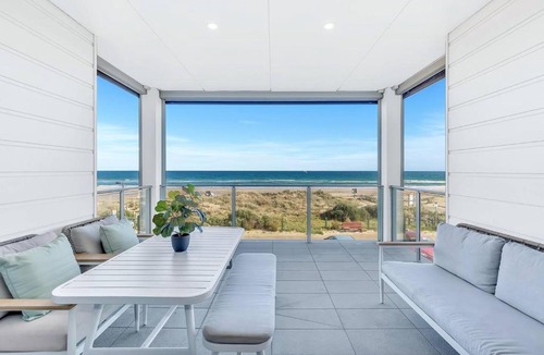 Moana Apartment | 'Moana Wave' A Marvellous Beachfront Residence