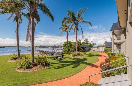 Yamba Hotel | Moby Dick Waterfront Resort Motel