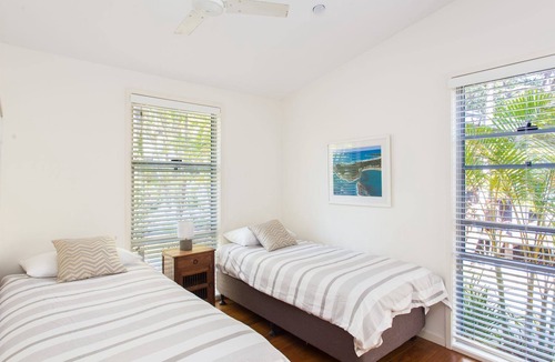 Boomerang Beach Apartment | Mobys Beach House #25