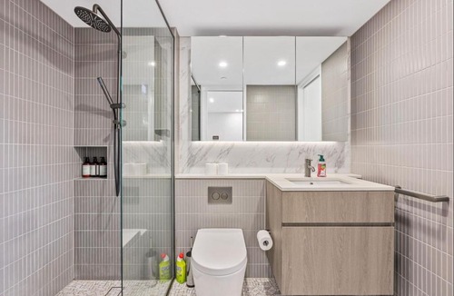 Dickson Apartment | Modem One Bedroom Apartment on Northbourne Avenue