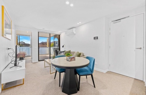Dickson Apartment | Modem One Bedroom Apartment on Northbourne Avenue