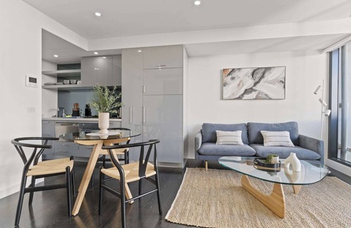 South Melbourne Apartment | Modern 1-Bed Apartment Close to Attractions